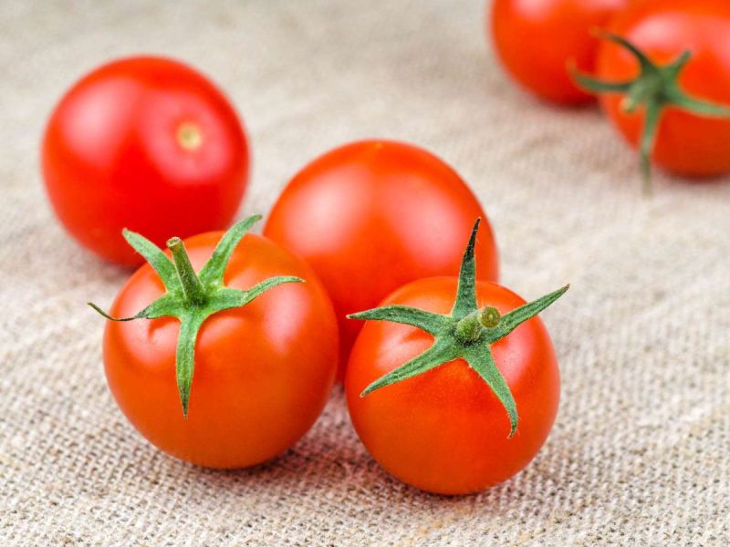 استفاده از گوجه فرنگی و خیار برای درمان درد مفاصل